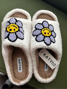 Lavender Daisy Happy Face Open-toe Slippers-Size 6/7